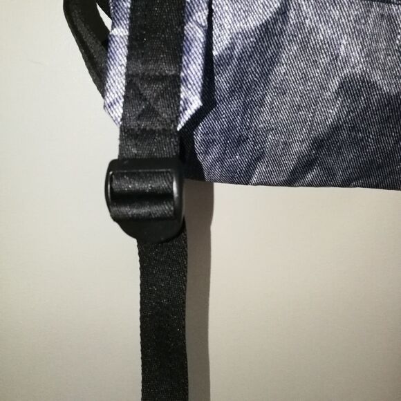 Le SPORT SAC Denim Days Blue Medium Wayfarer Backpack NWT - Picture 7 of 13